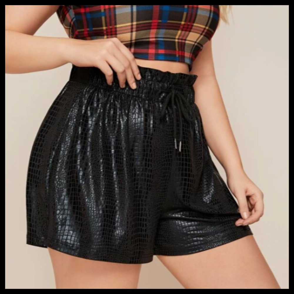 Plus Size Crocodile Embossed Shorts